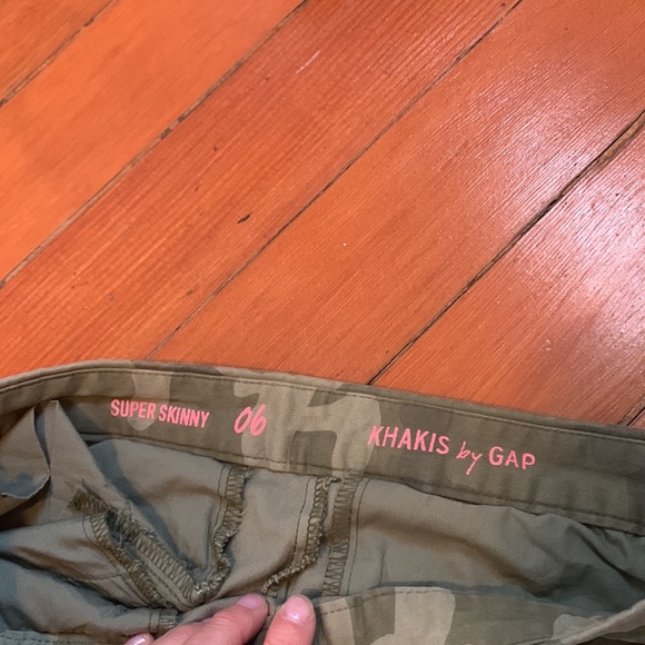 GAP Super Skinny Camo Ankle Khaki Pants Green - Picture 4 of 8
